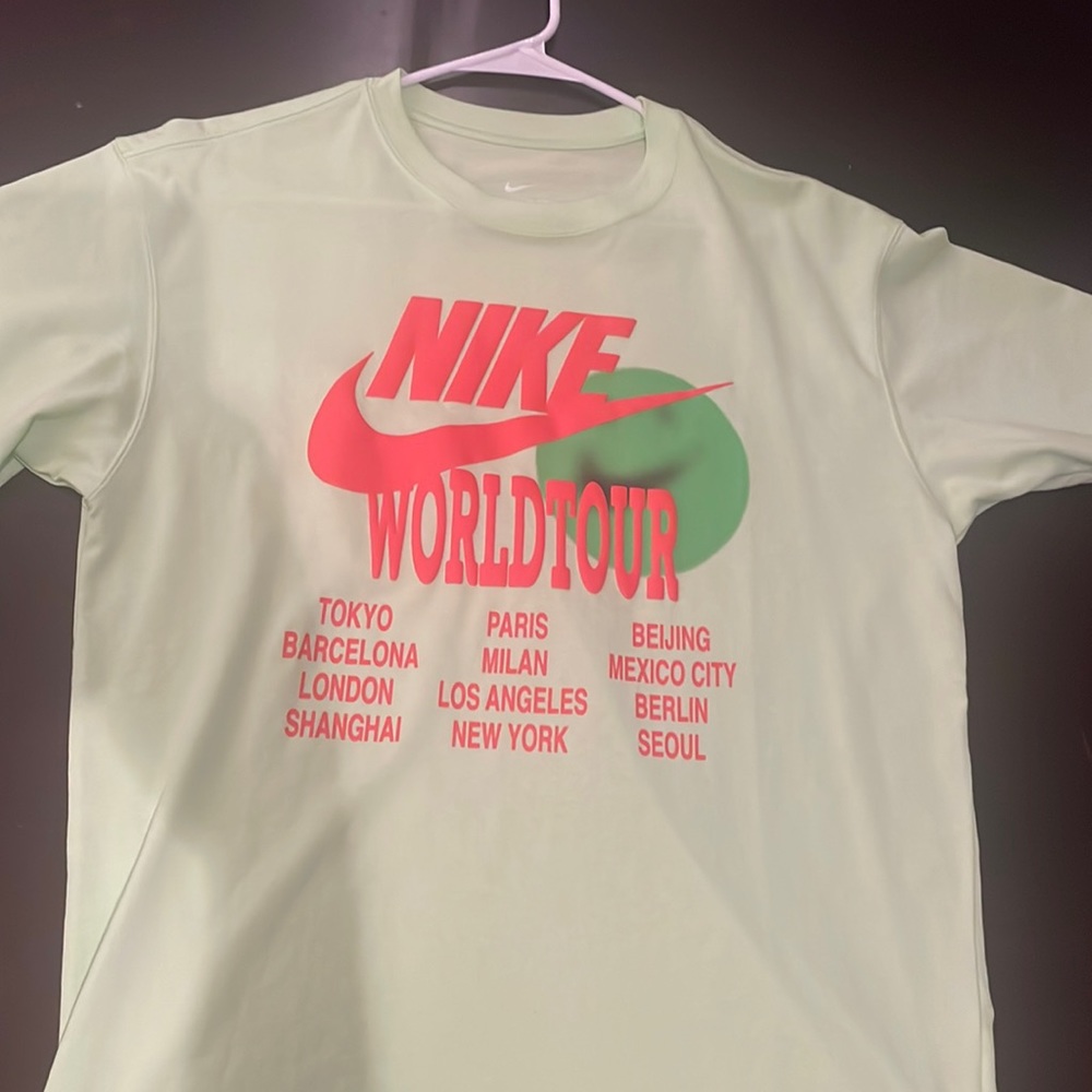 Men’s Nike T-shirt